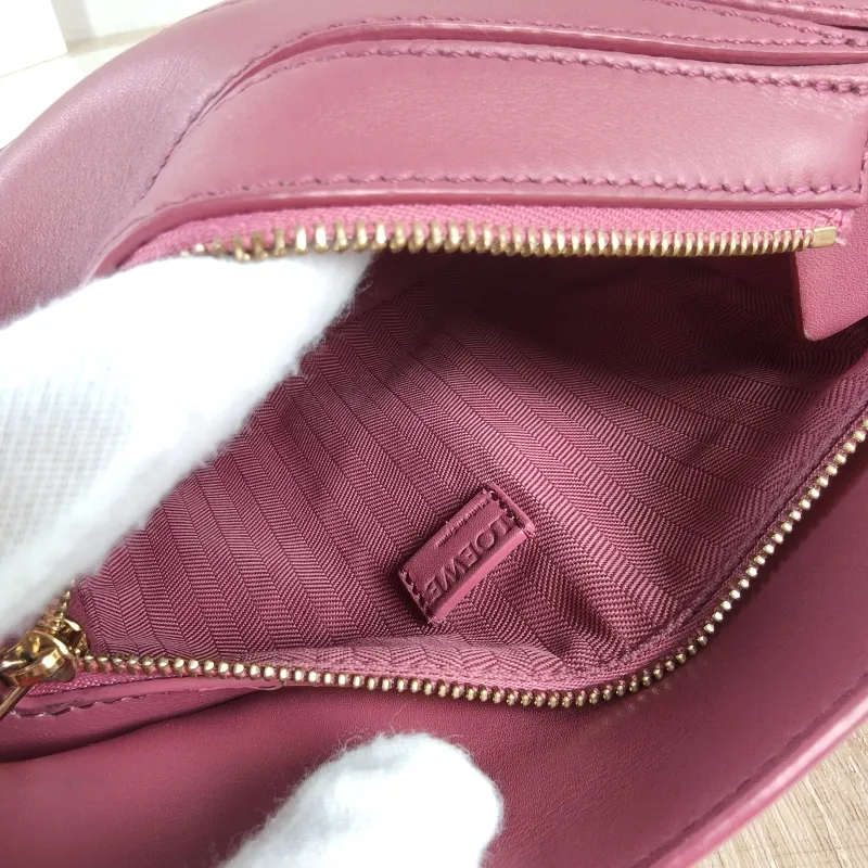 LOEWE Crossbody Bag Puzzle Red Calfskin Mini 18 × 8 × 12.5 cm — detail view 4 of 11