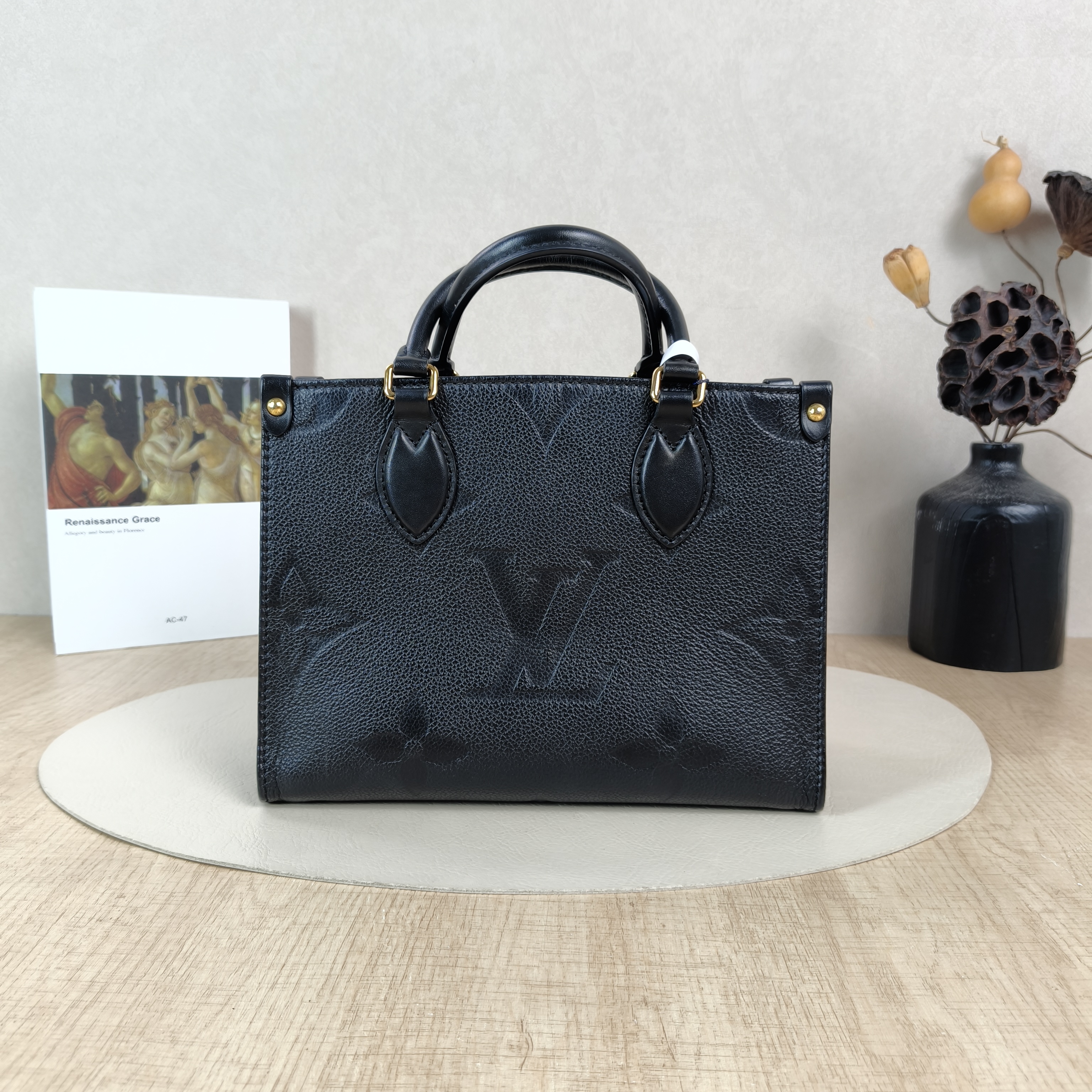 Louis Vuitton Shoulder Bag Onthego Black Empreinte Embossed Calfskin Monogram Small25 × 11.5 × 19 cm