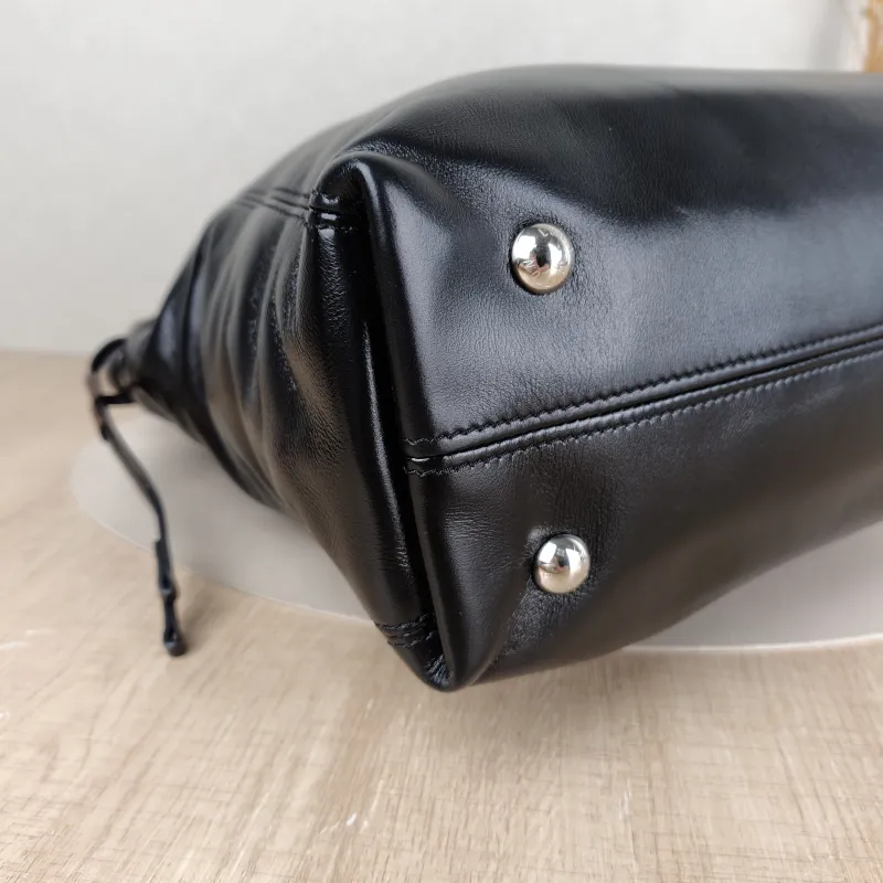 Louis Vuitton Shoulder Bag Off Duty Vibe Chain Bag Black SL ambskin Medium 33 × 11.5 × 24 cm — detail view 4 of 11