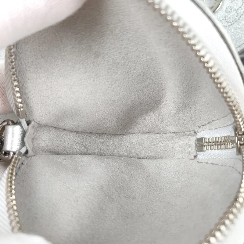 Louis Vuitton Crossbody Bag BELLA White Lambskin One Size 22 × 14 × 19 cm — detail view 5 of 11