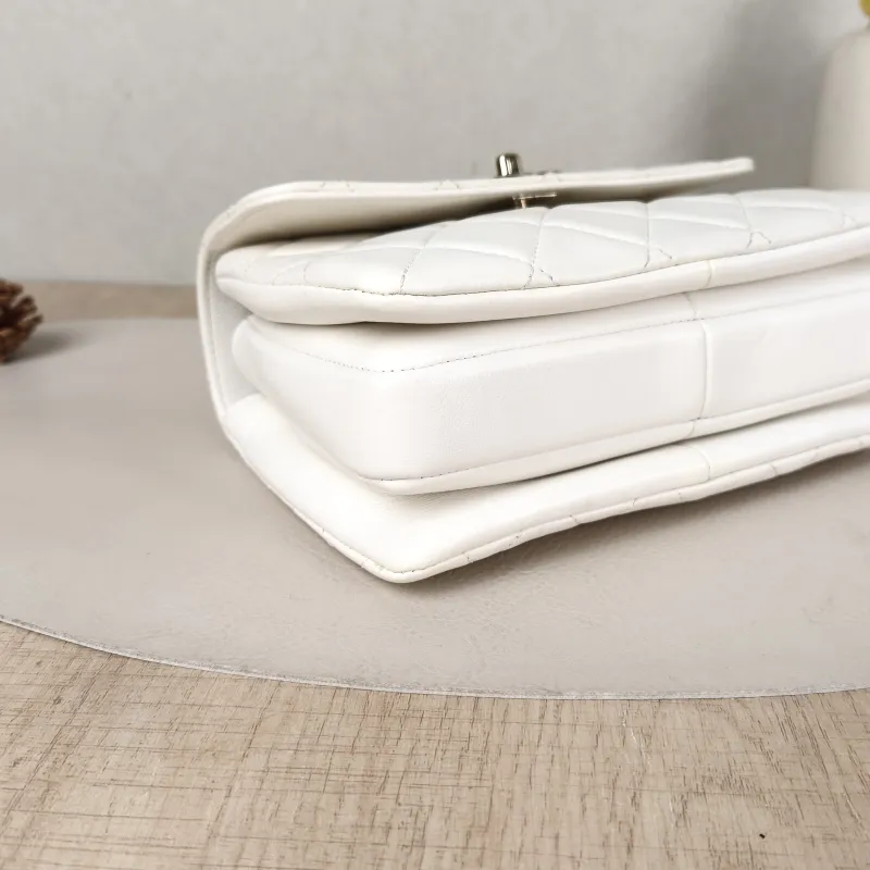 Chanel Crossbody Bag Trendy CC White Lambskinmini19.5 × 8 × 14.5 cm — detail view 17 of 17