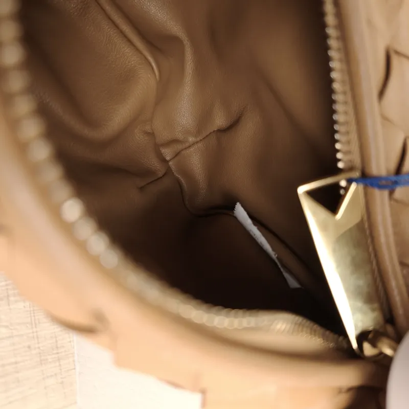Bottega Veneta Top Handle Bag Jodie Brown Lambskin 24 × 7 × 14 cm — detail view 4 of 9