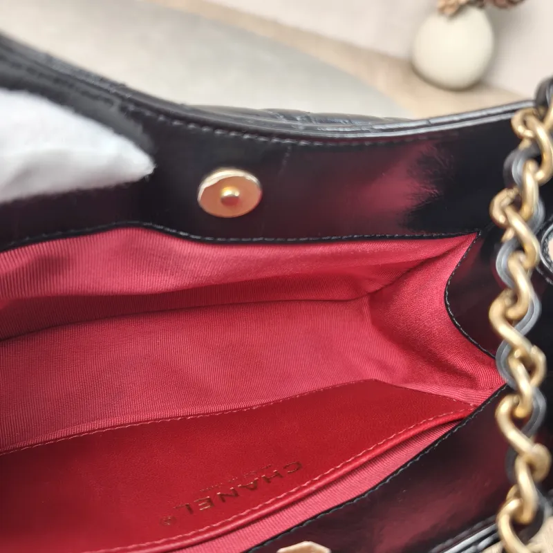 Chanel Crossbody Bag HOBO Black Waxed Leather Calfskin Small 19 × 6 × 17 cm — detail view 2 of 12