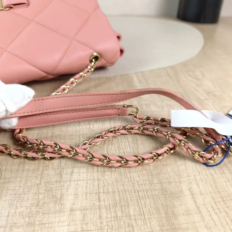 FERRAGAMO Shoulder Bag Shoulder Bag Pink Lambskin One Size24 × 5 × 15.5 cm — detail view 12 of 13