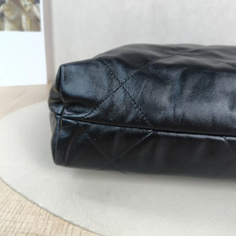 Chanel Shoulder Bag 22Bag Black CC alfskin Small 35 × 7 × 37 cm — detail view 8 of 12