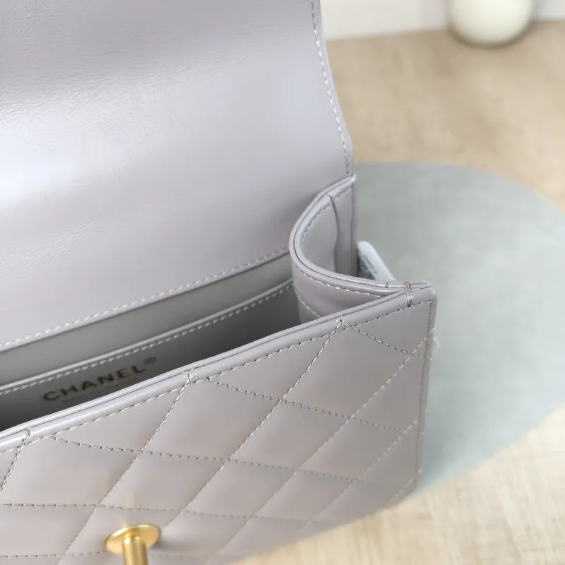Chanel Crossbody Bag woc Calfskin Medium22 × 8 × 14.5 cm — detail view 16 of 16