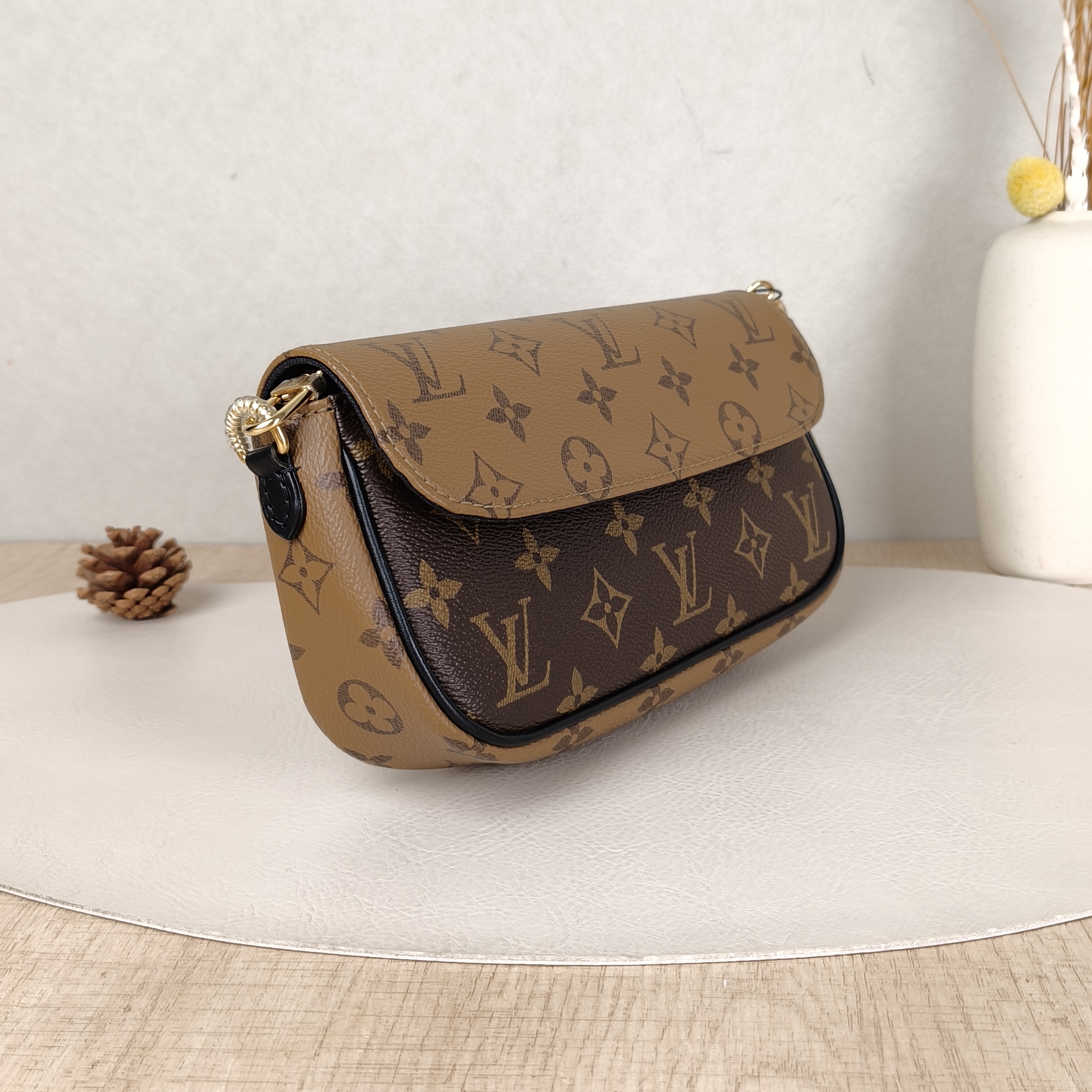 Louis Vuitton Crossbody Bag IVY Monogram PVC Small23.5 × 4.3 × 12 cm — cover view 4 of 6