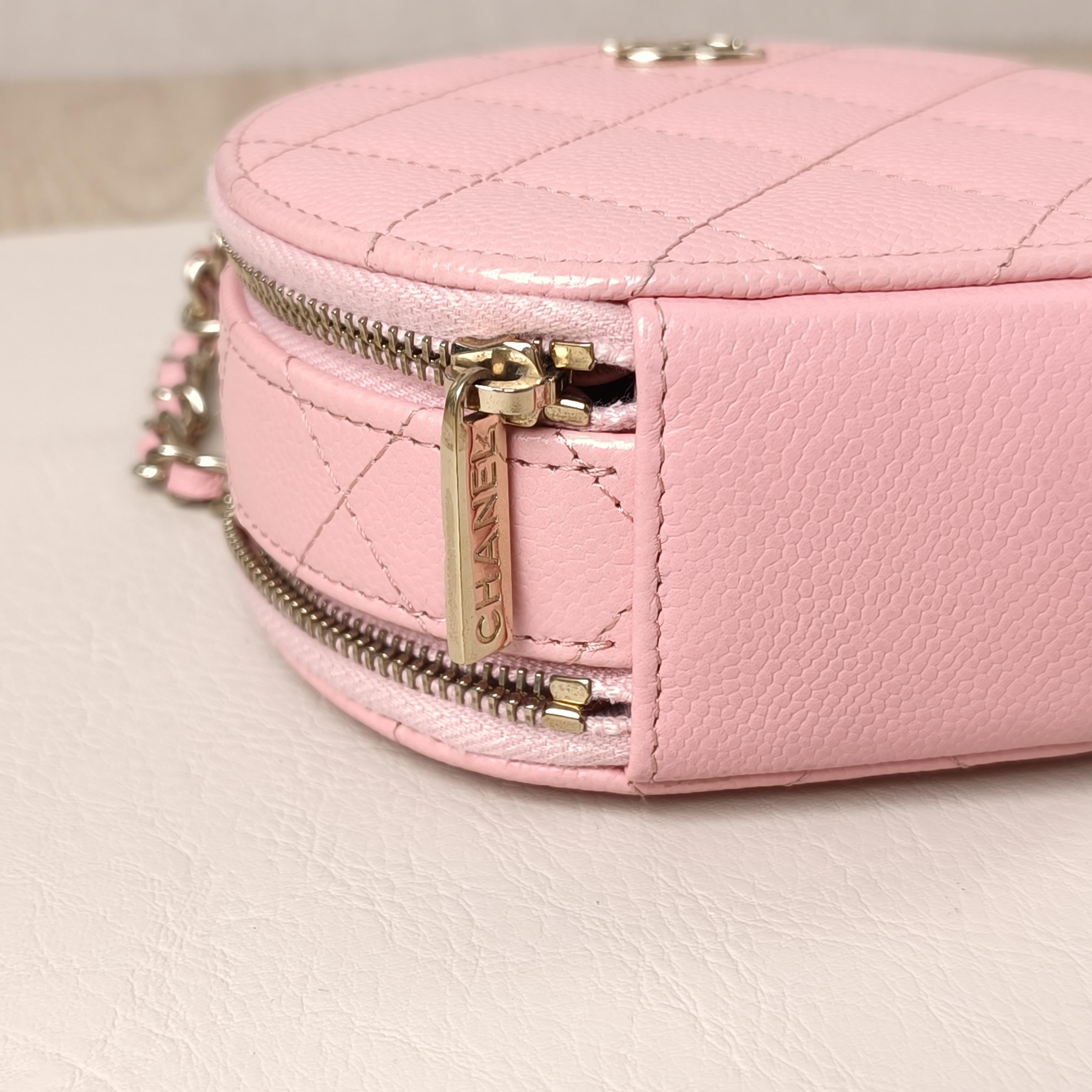Chanel Crossbody Bag Crossbody Bag Pink Calfskin One Size12 × 5 × 12 cm — cover view 3 of 10