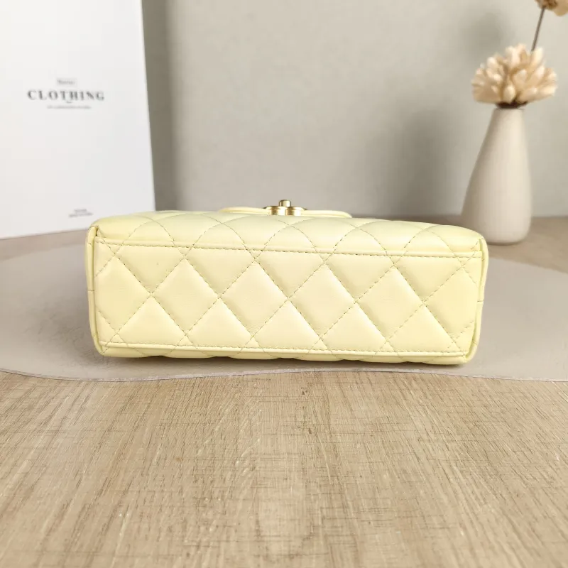Chanel Crossbody Bag Kelly Yellow Lambskin mini19 × 7 × 13 cm — cover view 2 of 5