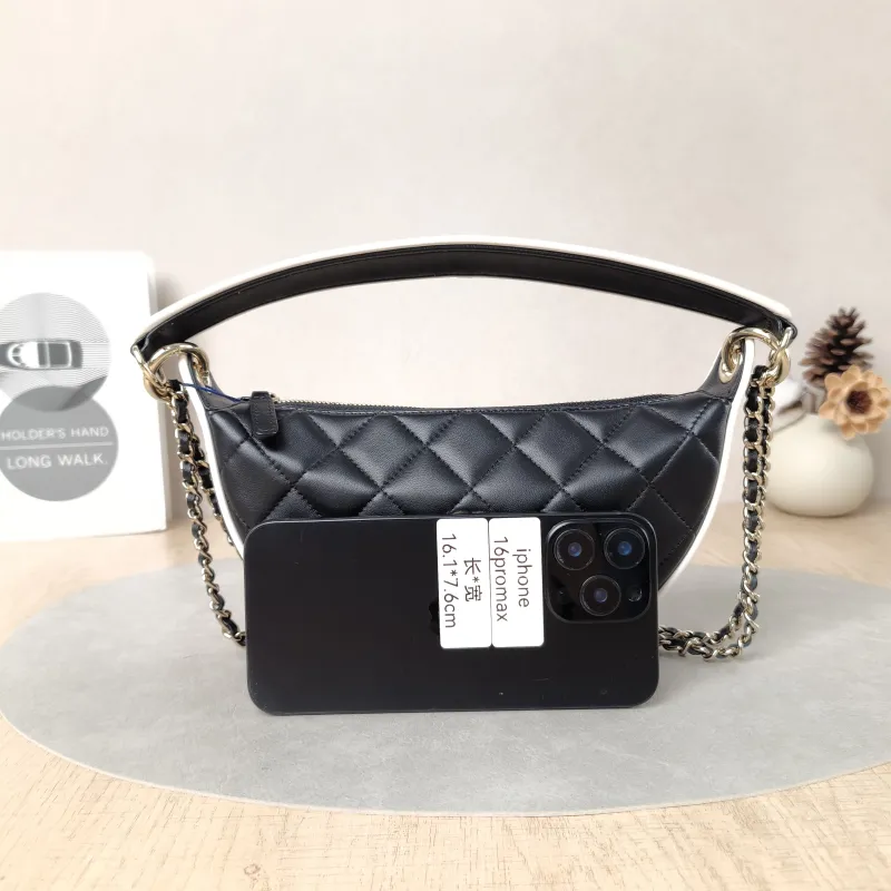 Chanel Crossbody Bag26s Top Handle Crossbody Bag Lambskin One Size22 × 6 × 15 cm — cover view 4 of 5