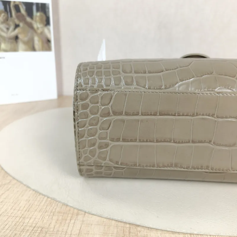 Chanel Shoulder Bag 26a Collection Crossbody Bag Grey Calfskin One Size 23 × 11 × 12.5 cm — detail view 13 of 13