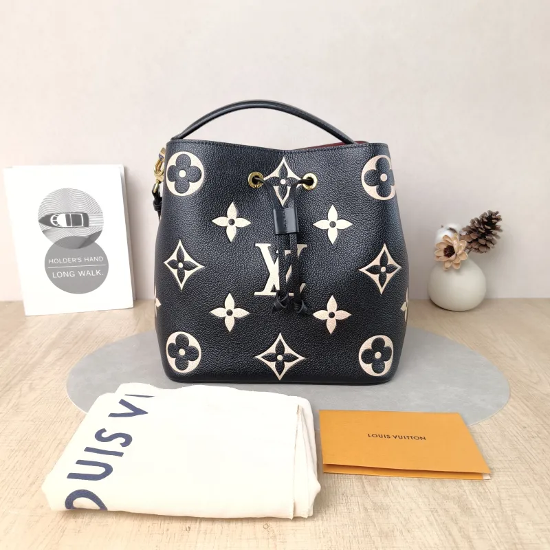 Louis Vuitton Shoulder Bag NÉONOÉ Bucket Bag Black · White Monogram Empreinte Embossed Calfskin Medium 26 × 17.5 × 26 cm — cover view 4 of 6
