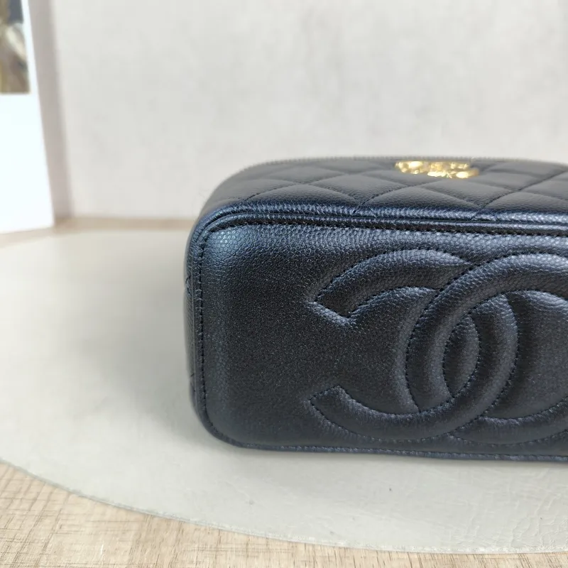 Chanel Crossbody Bag Edition 16 × 8 × 9.5 cm — detail view 2 of 13