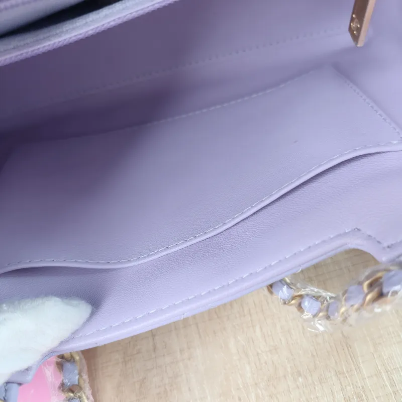 Chanel Crossbody Bag Kelly Lambskin mini19 × 7 × 13 cm — detail view 2 of 11