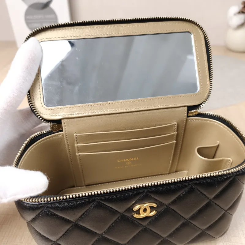 Chanel Crossbody Bag Edition Black Lambskin One Size17 × 8 × 9.5 cm — detail view 8 of 15