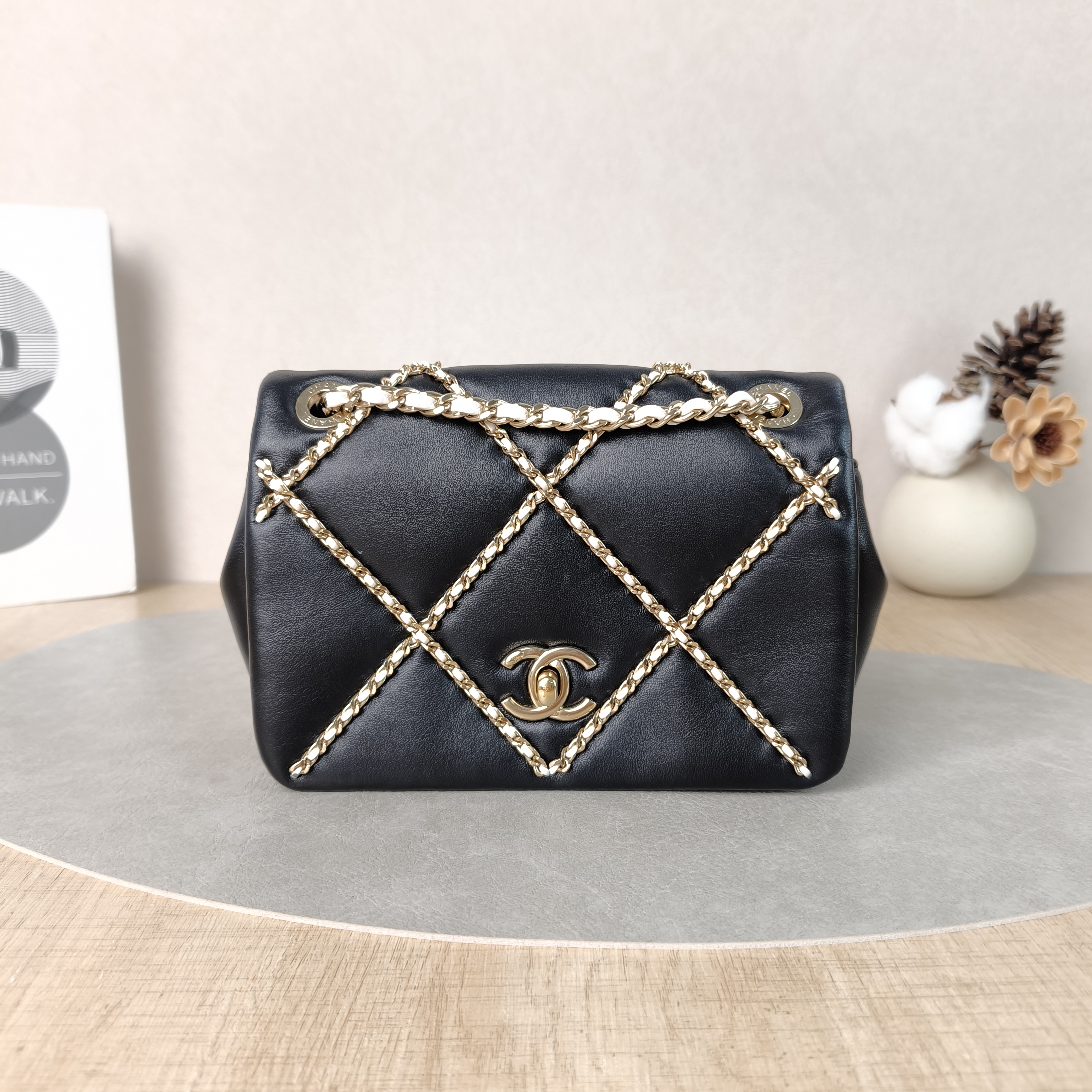 Chanel Crossbody Bag coco Crossbody Bag Black Lambskinmini18 × 5 × 10 cm
