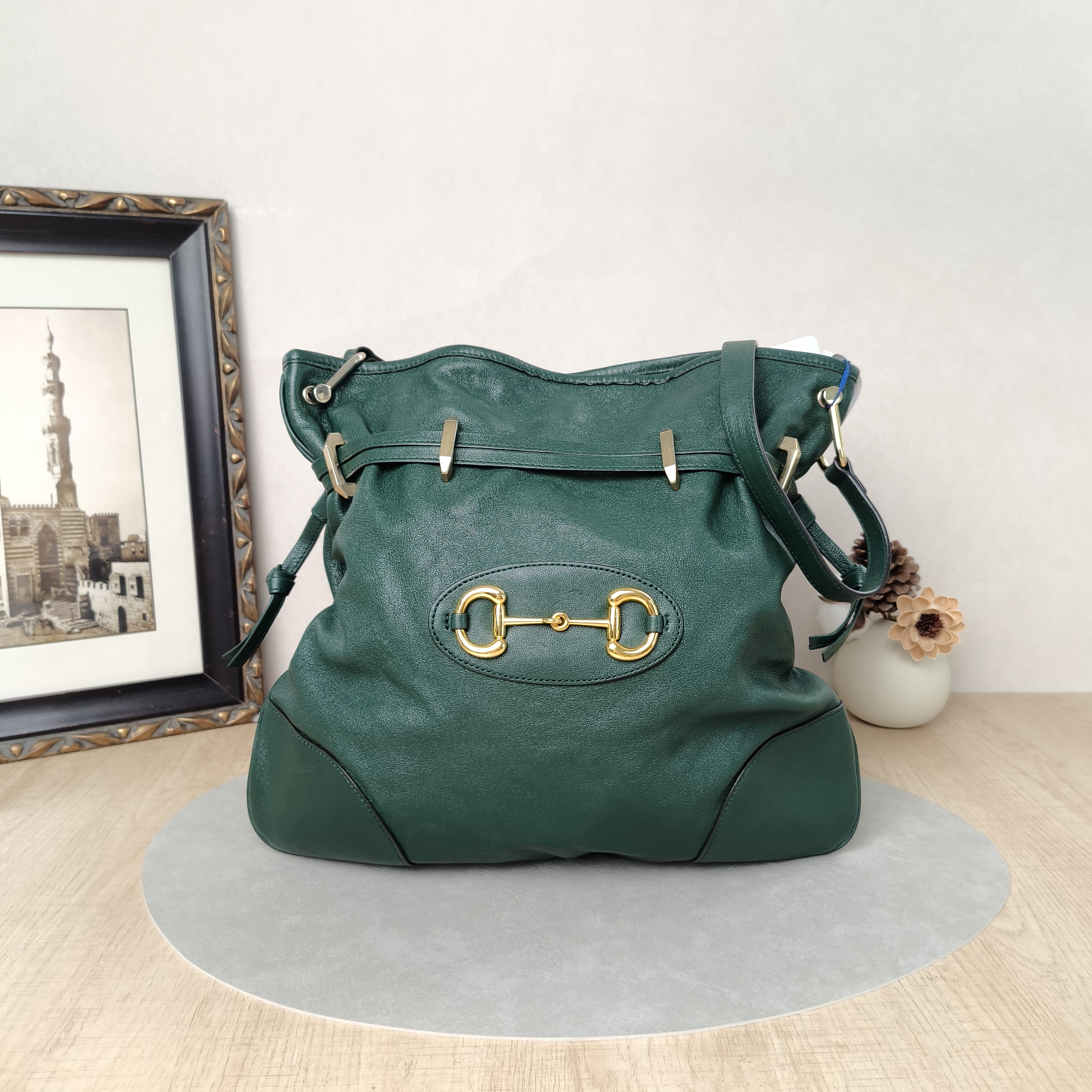 GUCCI Crossbody Bag Horsebit 1955 Horsebit Gold-Tone Hardware Bucket Bag Crossbody Bag Green Calfskin 38 × 4 × 35 cm