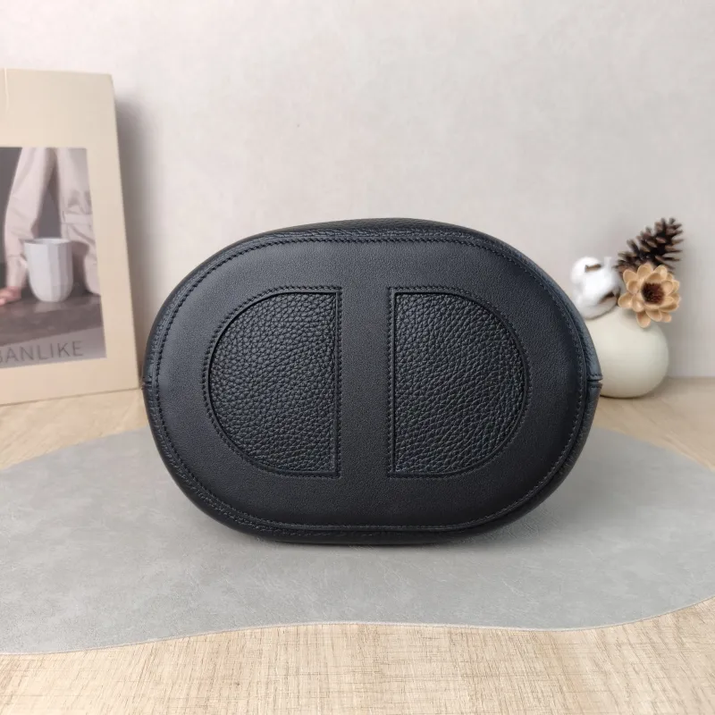 Hermès Top Handle Bag In-the-Loop 23 89Black Taurillon Clemence TC Calfskin Medium 23 × 15 × 25 cm B — cover view 6 of 6