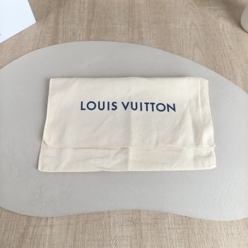 Louis Vuitton Crossbody Bag Pochette Félicie Black Calfskin Small21 × 3 × 12 cm — detail view 5 of 14