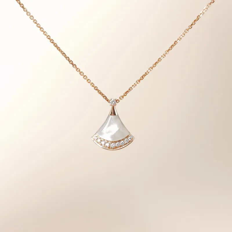 Bvlgari Necklace DIVAS’ DREAM Collection Pearl Pavé Diamond White Mother-of-Pearl 18KR ose Gold Diamond Pearl One Size 43cm
