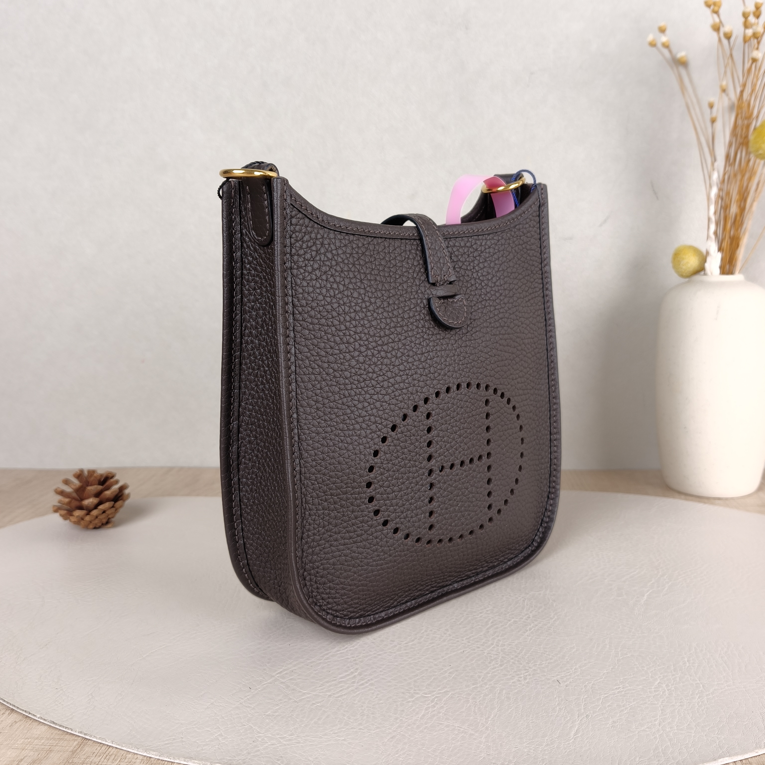 Hermès Crossbody Bag Evelyne Mini 16 Mini 16 Taurillon Clemence TC Calfskinmini17 × 5.5 × 18 cm — cover view 4 of 5