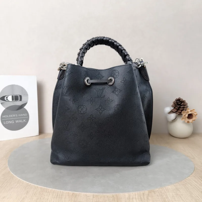 Louis Vuitton Shoulder Bag Muria Black Calfskin One Size26 × 14 × 26 cm — cover view 4 of 6