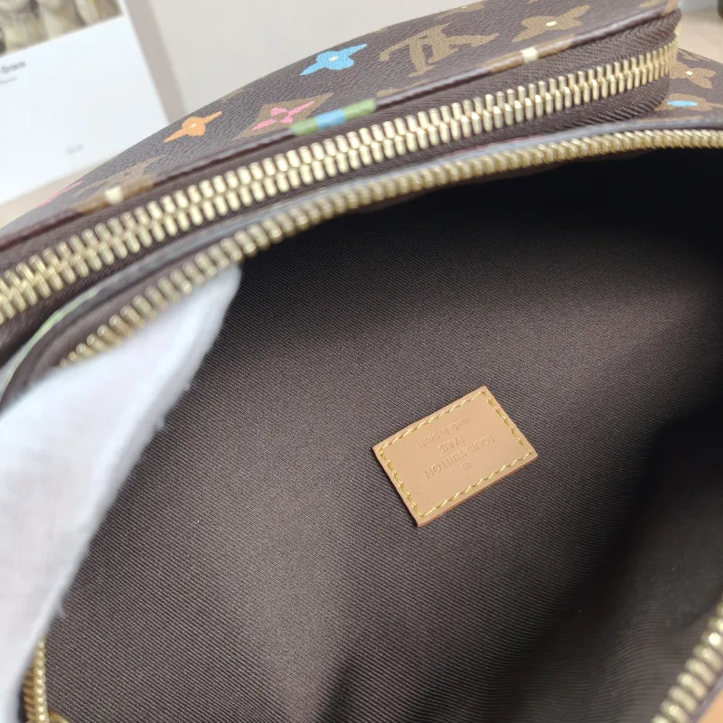 Louis Vuitton Belt Bag Rush Belt Bag Tyler PVC One Size 30 × 8 × 15 cm — detail view 2 of 9