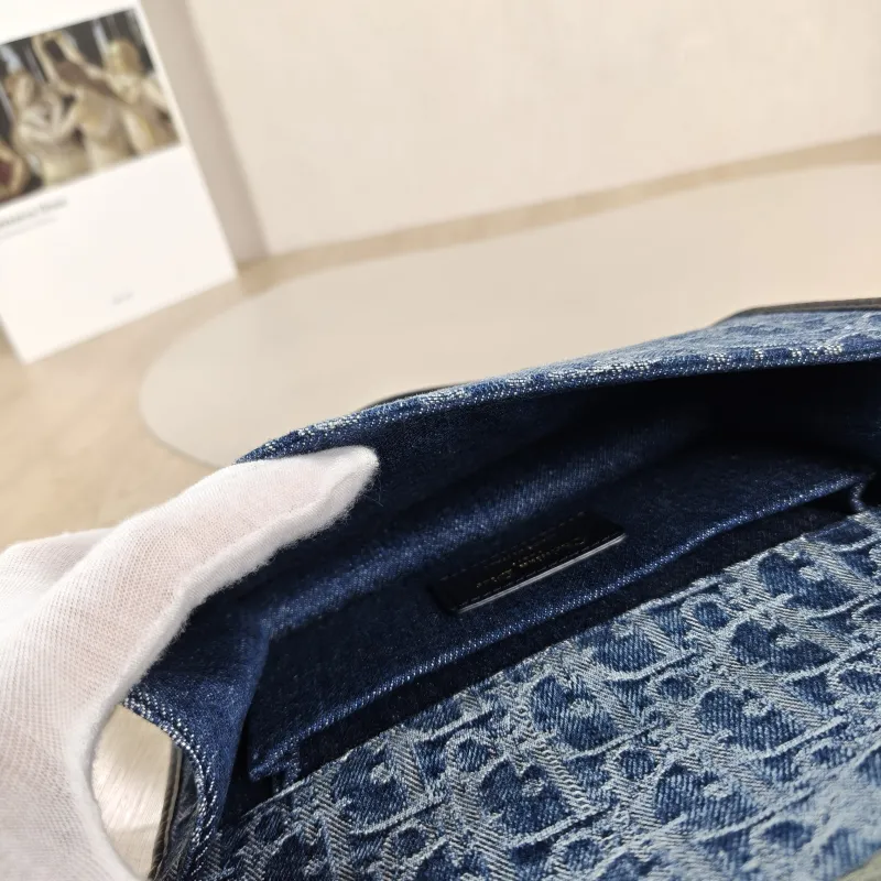 DIOR Crossbody Bag 30 Montaigne East-West 30 Blue Small 21 × 6 × 12 cm — detail view 4 of 11