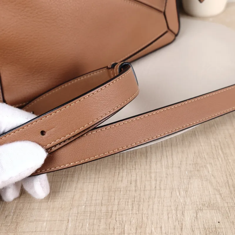 LOEWE Crossbody Bag Puzzle Caramel CC alfskin Small 24 × 10.5 × 16.5 cm — detail view 4 of 13