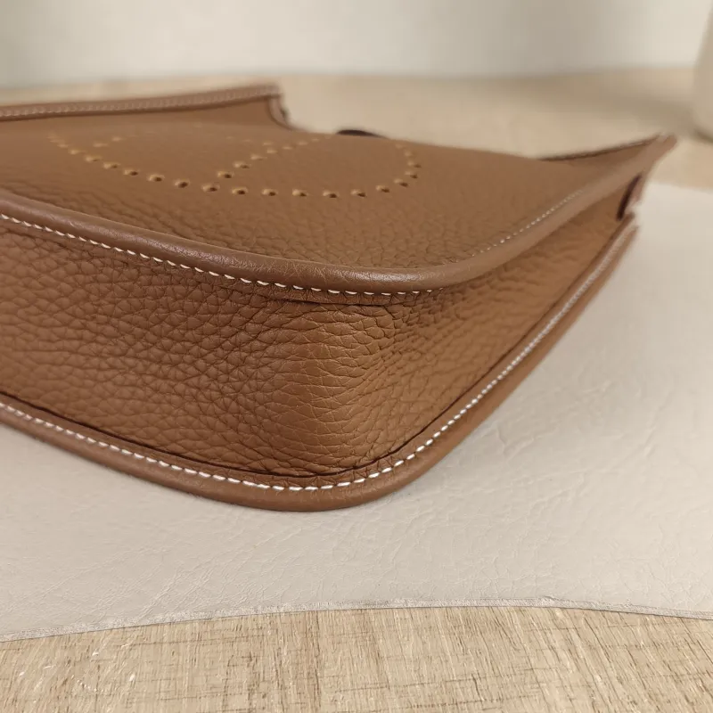 Hermès Crossbody Bag Evelyne Mini 16 Mini 16 Clemence Taurillon TC Calfskinmini17 × 5.5 × 18 cm — detail view 5 of 9