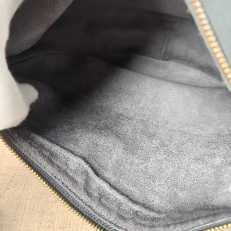CELINE Shoulder Bag HELOISE TRIOMPHE Grey Calfskin Medium 28.5 × 8 × 30 cm — detail view 2 of 14