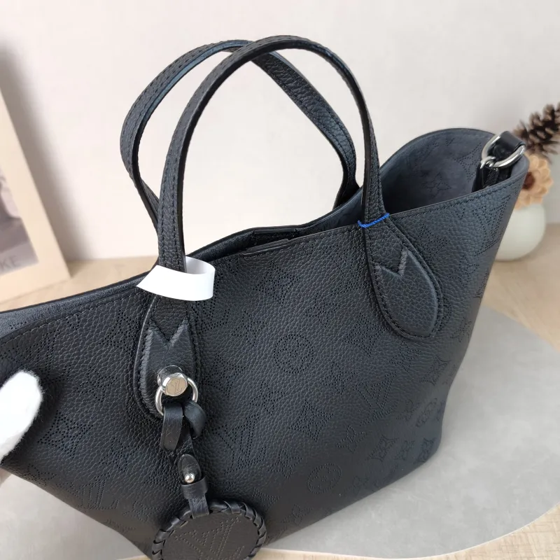 Louis Vuitton Crossbody Bag Blossom Top Handle Bag Black Calfskin Small 20 × 12.5 × 20 cm — detail view 9 of 11