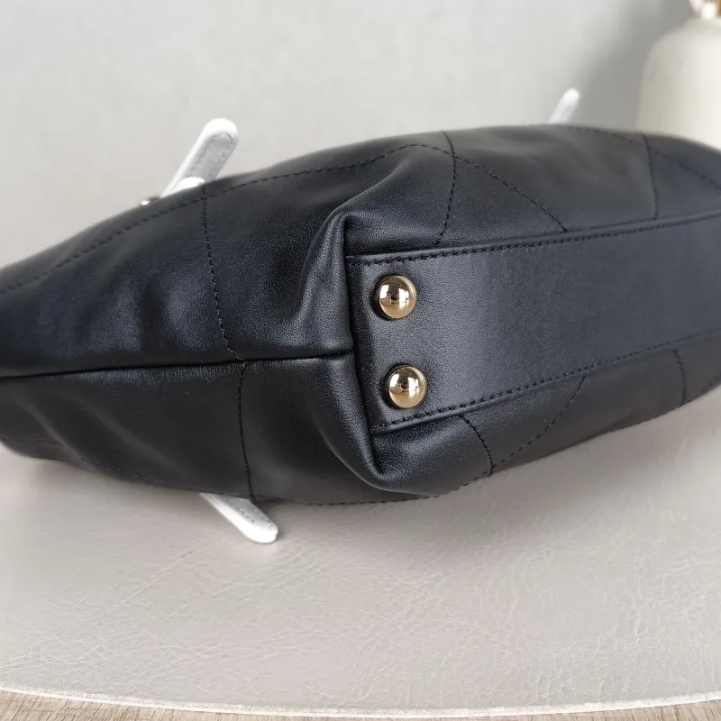 Chanel Shoulder Bag cocobeach Collection Black Lambskinmini29 × 6 × 20 cm — detail view 5 of 10