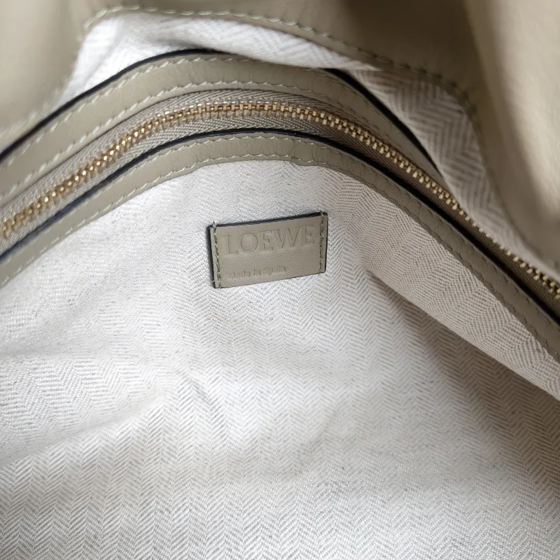 LOEWE Crossbody Bag Flamenco Calfskin Large38 × 14 × 29 cm — detail view 10 of 11
