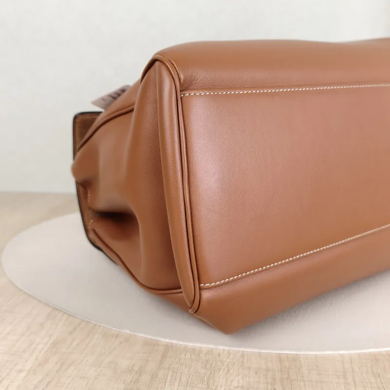 CELINE Shoulder Bag Soft 16Shoulder Bag Caramel Calfskin Medium32 × 15 × 24 cm — detail view 4 of 11