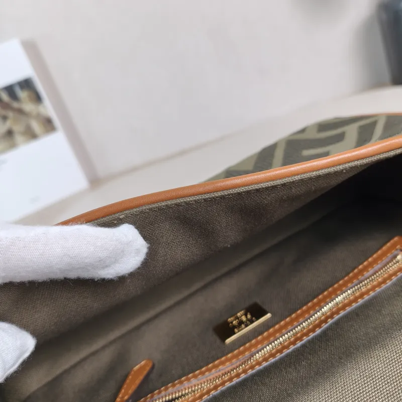 FENDI Crossbody Bag Baguette Baguette Bag Green Canvas Medium27 × 6 × 15 cm — detail view 9 of 13