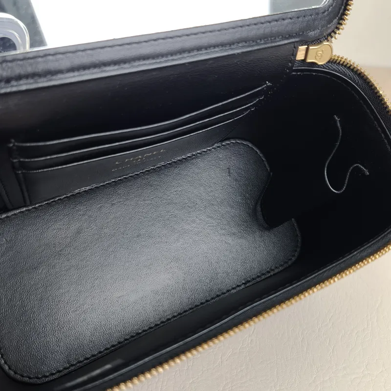 Chanel Crossbody Bag Edition Box Bag Cosmetic Bag Black Lambskin 16 × 8 × 9.5 cm — detail view 10 of 12