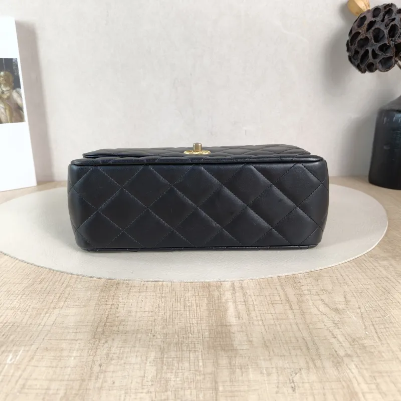 Chanel Crossbody Bag Black with Gold-Tone Hardware Lambskin One Size 25 × 10 × 16 cm — cover view 4 of 5
