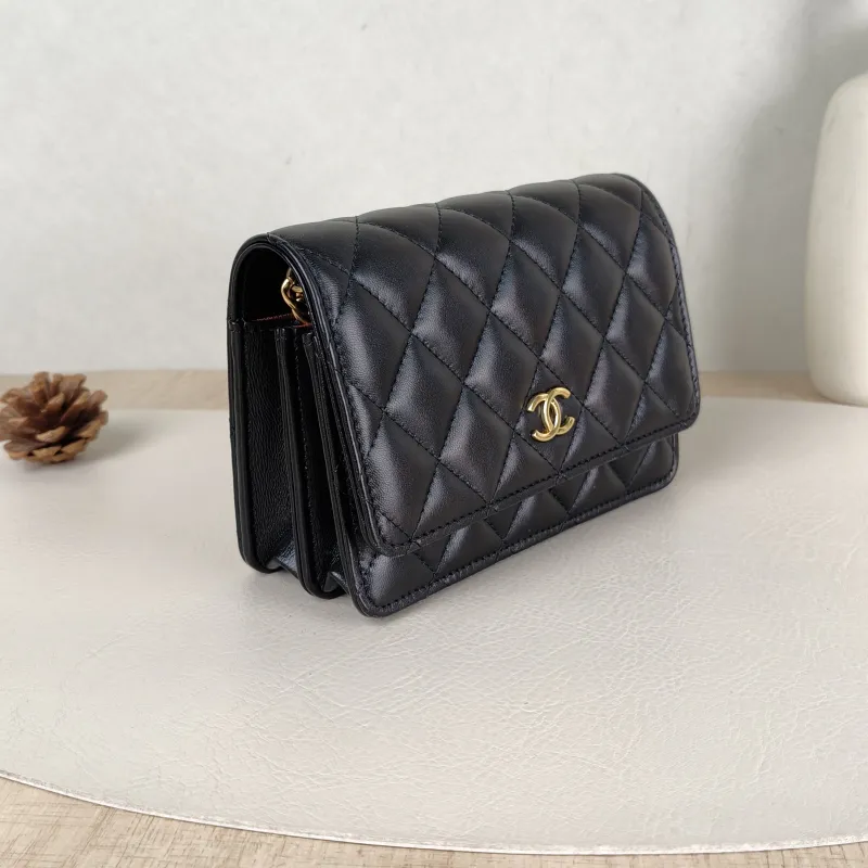 Chanel Crossbody Bag22b woc Black Lambskin15.5 × 4.5 × 11 cm — cover view 5 of 5