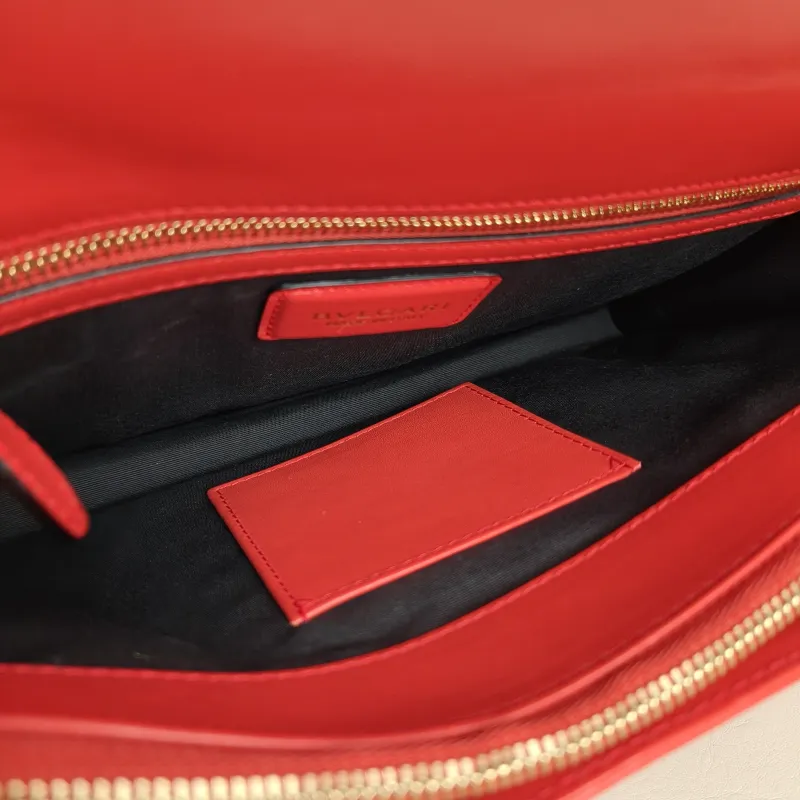 Bvlgari Shoulder Bag Serpenti Forever Collection Crossbody Bag Red Calfskin Medium27.5 × 7 × 18 cm — detail view 9 of 15
