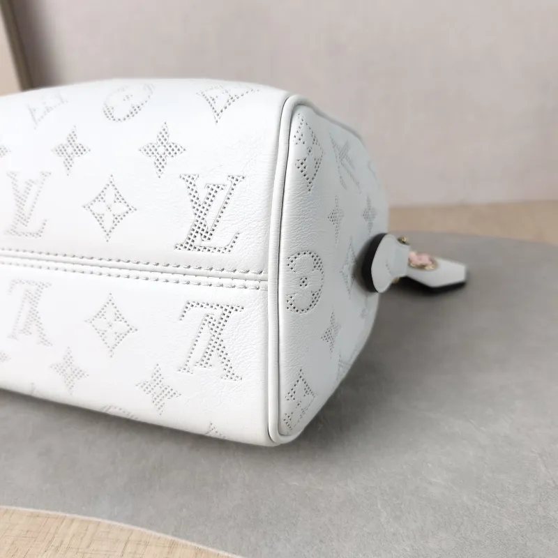 Louis Vuitton Crossbody Bag Speedy20 White Calfskin One Size 20.5 × 12 × 13.5 cm — detail view 6 of 12