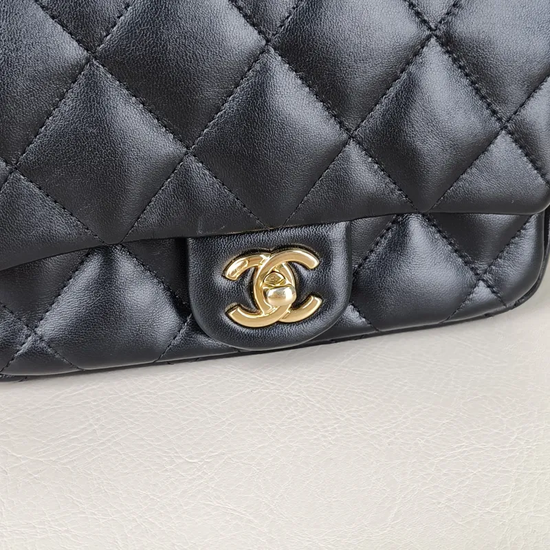 Chanel Crossbody Bag Black Lambskinmini19 × 6 × 12 cm — detail view 9 of 18
