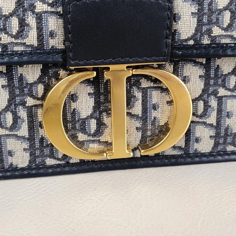 DIOR Crossbody Bag 30Montaigne 30 Edition Canvas Medium 25 × 9 × 16.5 cm — detail view 6 of 12