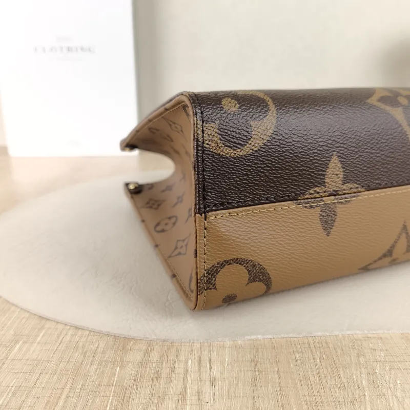 Louis Vuitton Shoulder Bag Onthego Monogram PVC Small 25 × 11.5 × 19 cm — detail view 10 of 12