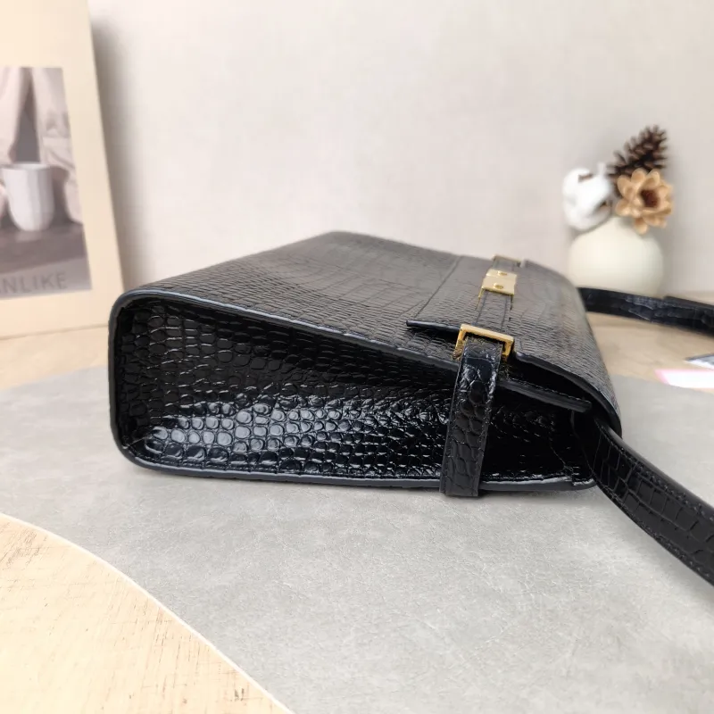 SAINT LAURENT Shoulder Bag MANHATTAN Black Calfskin Medium 29 × 7.5 × 20 cm — detail view 5 of 13