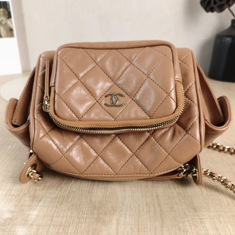 Chanel Crossbody Bag Camera Bag Taupe Lambskin One Size 24 × 17 × 18 cm — detail view 3 of 11