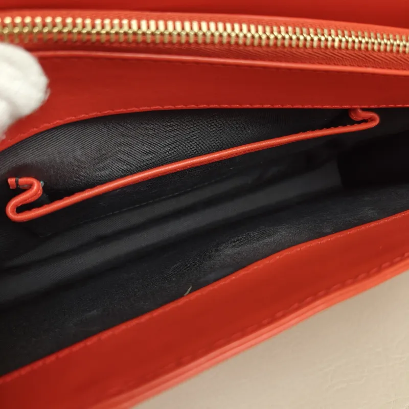 Bvlgari Shoulder Bag Serpenti Forever Collection Crossbody Bag Red Calfskin Medium27.5 × 7 × 18 cm — detail view 10 of 15