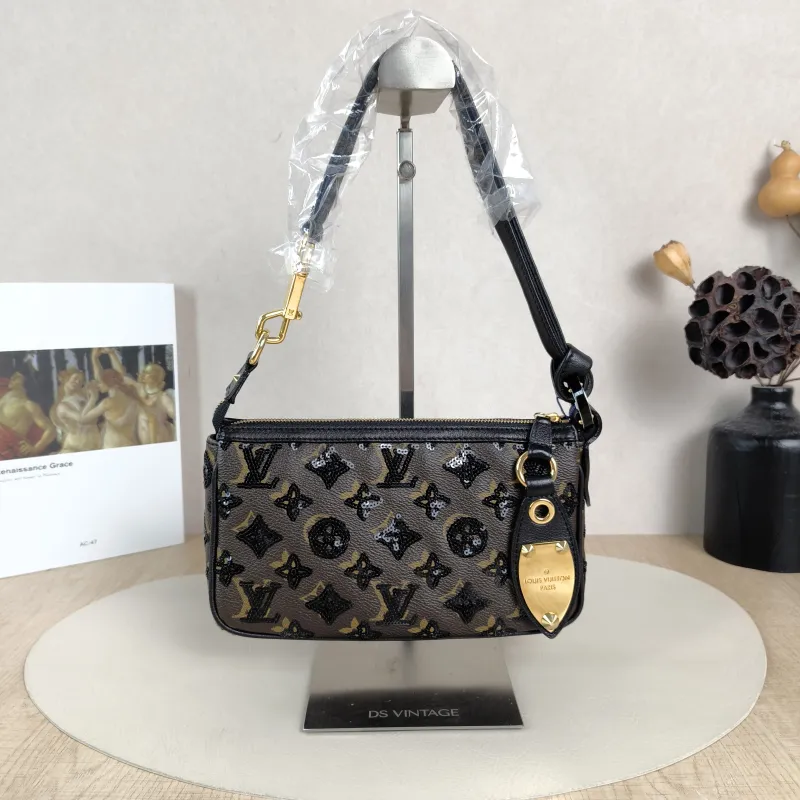Louis Vuitton Shoulder Bag Pochette Accessoires Monogram PVC · One Size22 × 4 × 13 cm