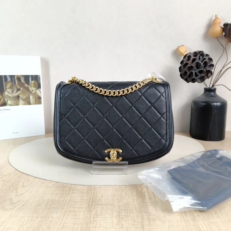 Chanel Crossbody Bag Crossbody Bag Black Calfskin One Size 24 × 6 × 18 cm 28 — cover view 4 of 6