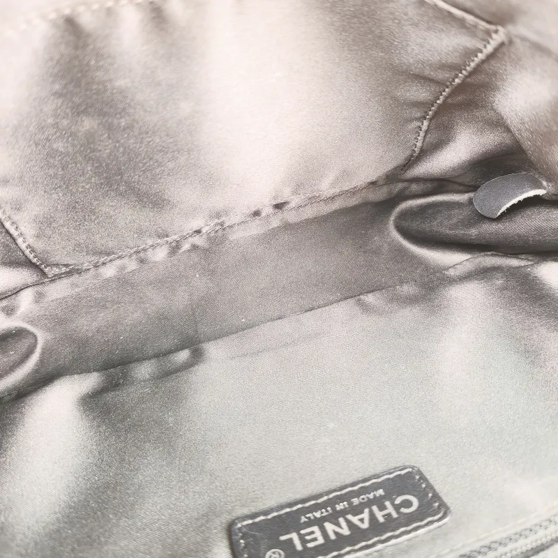 Chanel Crossbody Bag cf Collection Crossbody Bag Black Calfskin 25 × 10 × 18 cm 18 — detail view 7 of 15